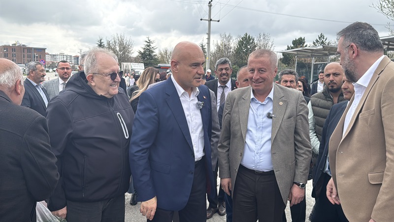 İYİ Parti Grup Başkanvekili Çömez Afyonkarahisar'da Pazar Yerini Ziyaret Etti