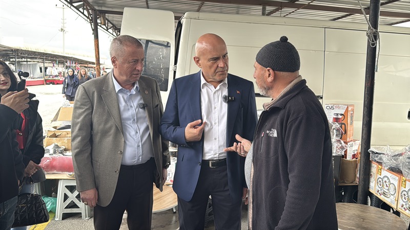 İYİ Parti Grup Başkanvekili Çömez Afyonkarahisar'da Pazar Yerini Ziyaret Etti