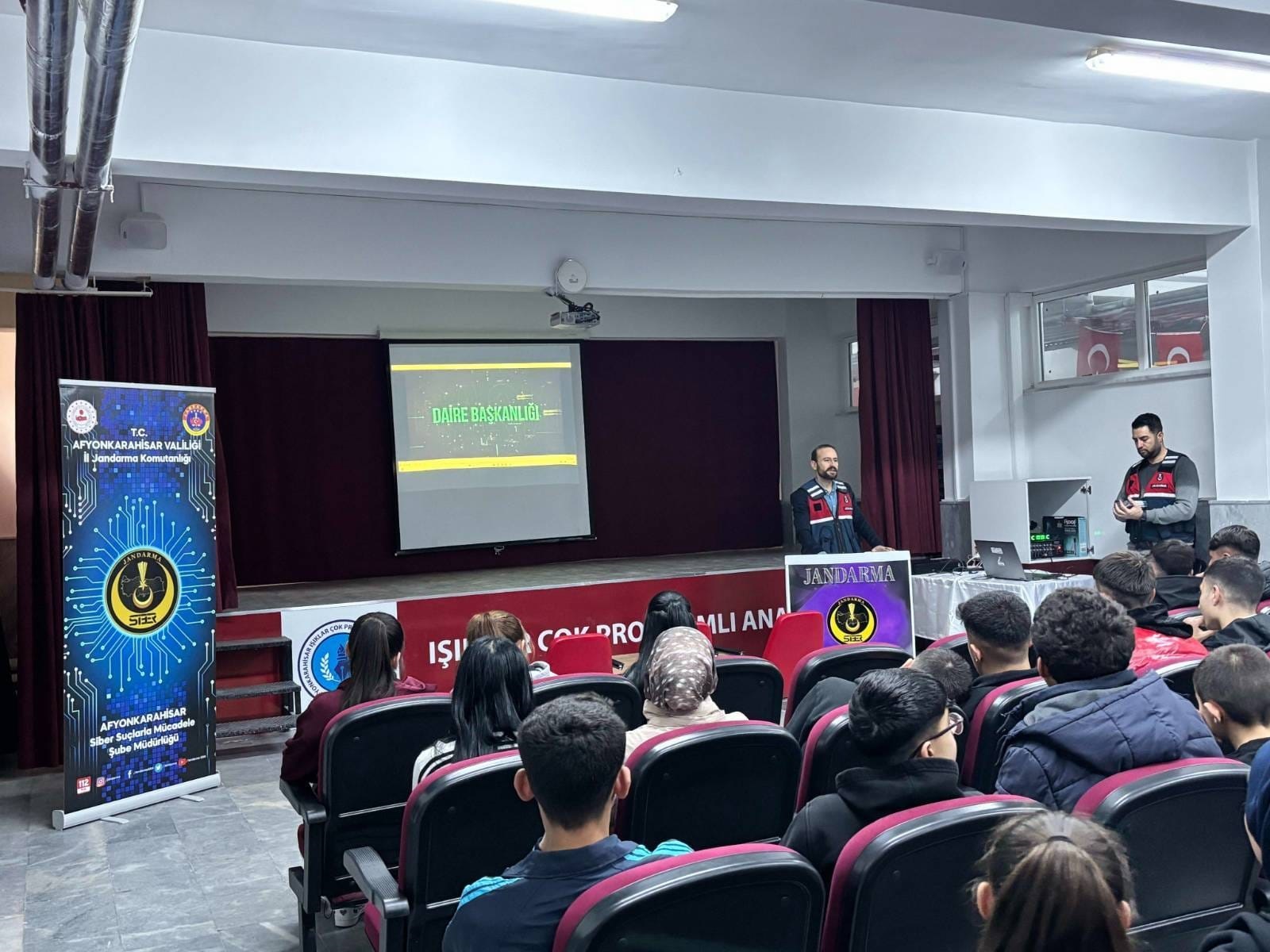 Jandarmadan Siber Farkındalık Eğitimi