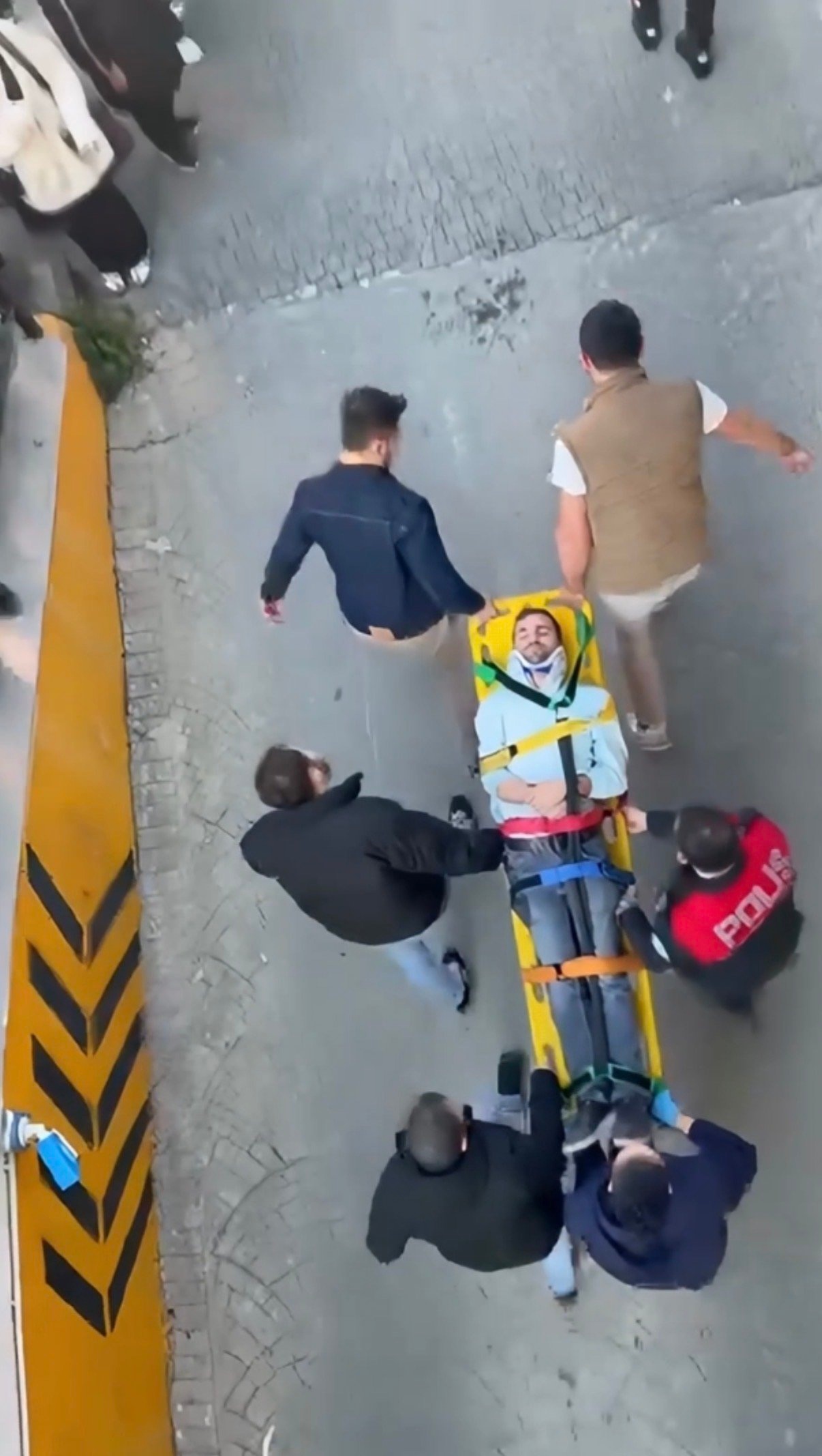 Kağıthane’de İş Kazası: Kepenk Altında Kalan İşçi Ağır Yaralandı