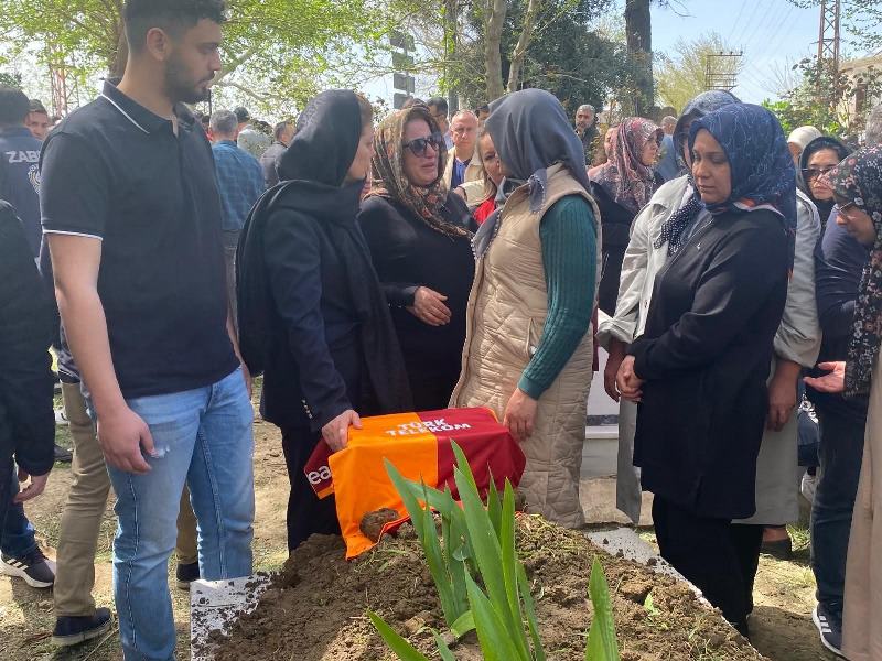 Minik Adnan’ın Mezarı Başında Sarı-Kırmızı Gözyaşı: Annesinden Yürek Yakan Veda!