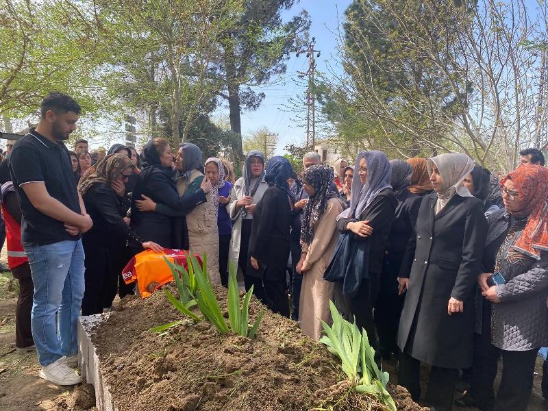 Minik Adnan’ın Mezarı Başında Sarı-Kırmızı Gözyaşı: Annesinden Yürek Yakan Veda!