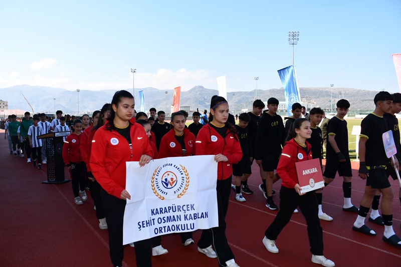 Okul Sporları Yıldızlar Futbol Yarı Final Müsabakaları Başladı