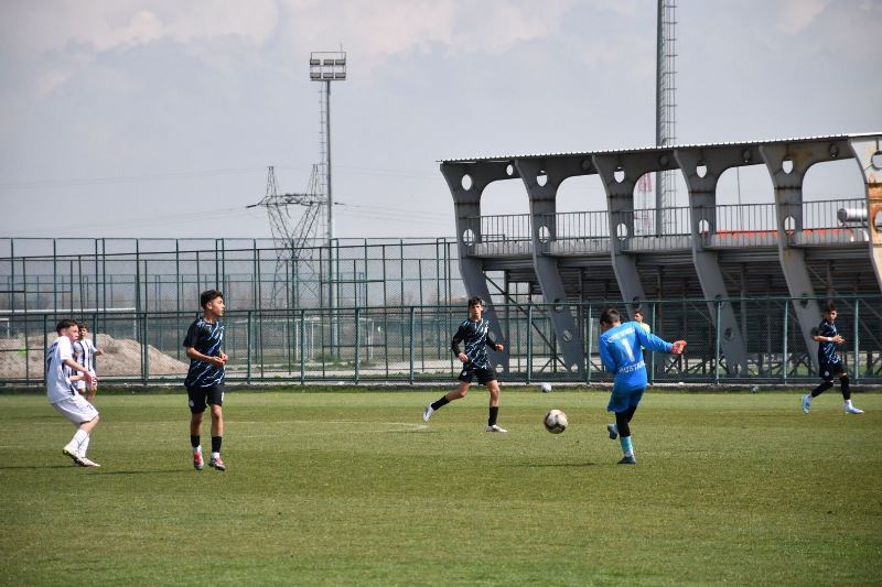 Okul Sporları Yıldızlar Futbol Yarı Final Müsabakaları Başladı