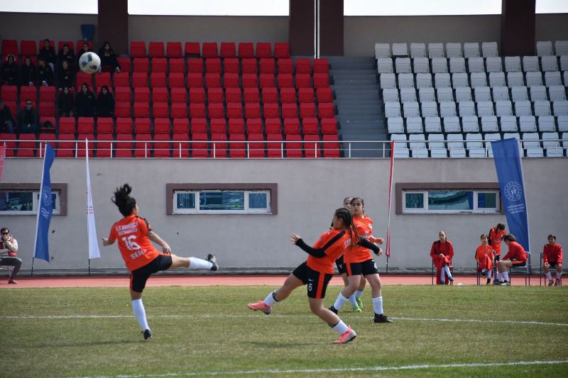 Okul Sporları Yıldızlar Futbol Yarı Final Müsabakaları Başladı