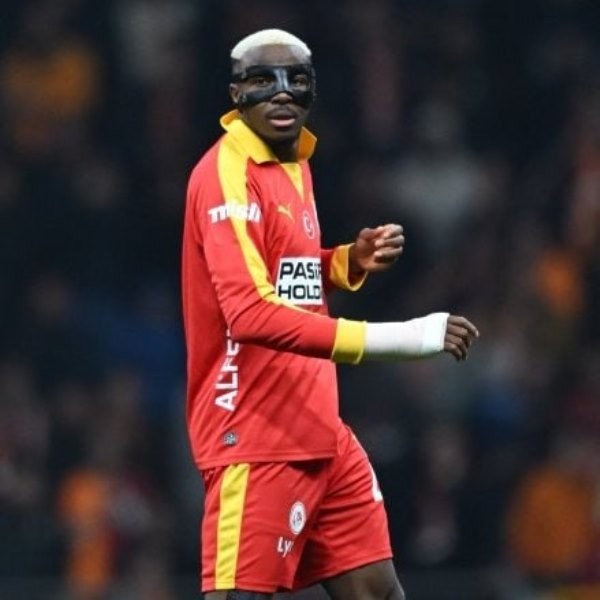 “Osimhen Sahada mı, Kenarda mı? Kritik Karar Maç Öncesine Kaldı!”