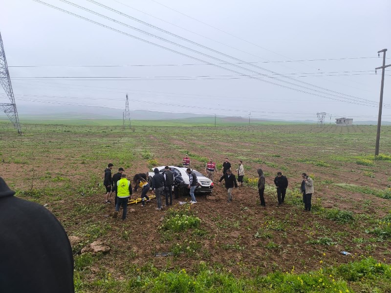 Otomobil İle Kamyonet Çarpıştı: 2 Ölü, 3 Ağır Yaralı!