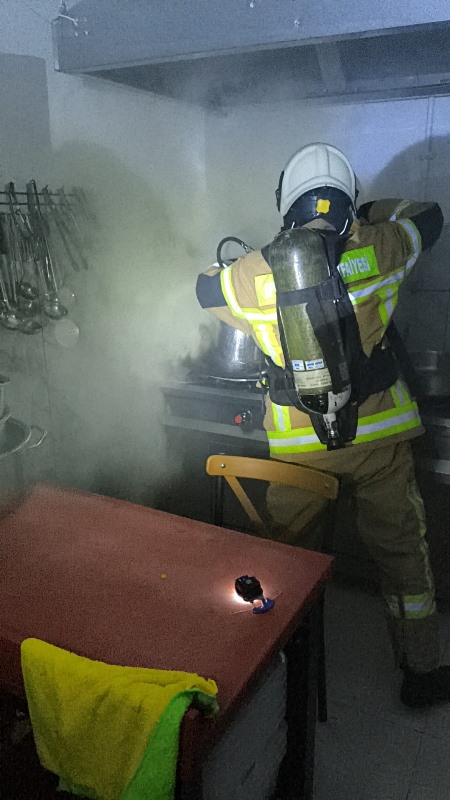 Restoran Ocağında Unutulan Yemek Korkuttu!