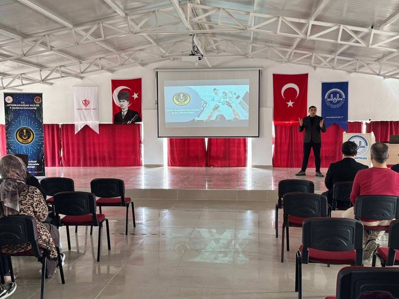 Afyonkarahisar Jandarmasından Evciler’de Çifte Eğitim