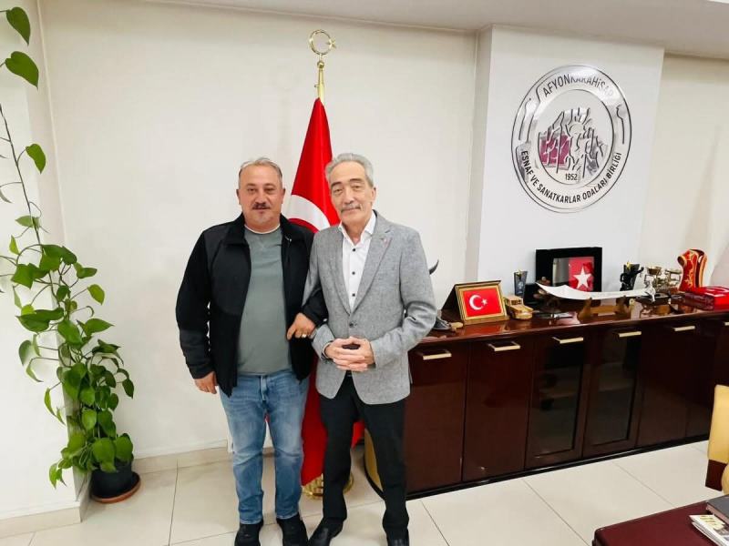 Sinanpaşa Esnafından Üstün’e Tam Destek