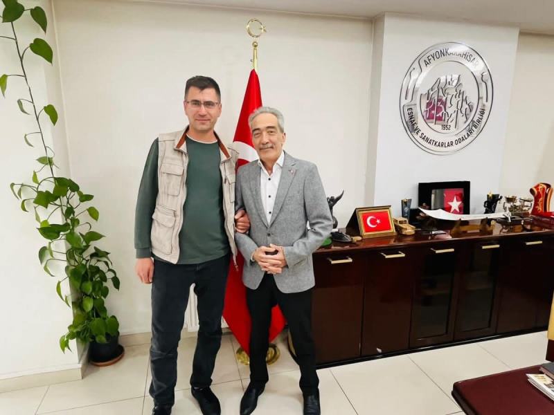 Sinanpaşa Esnafından Üstün’e Tam Destek