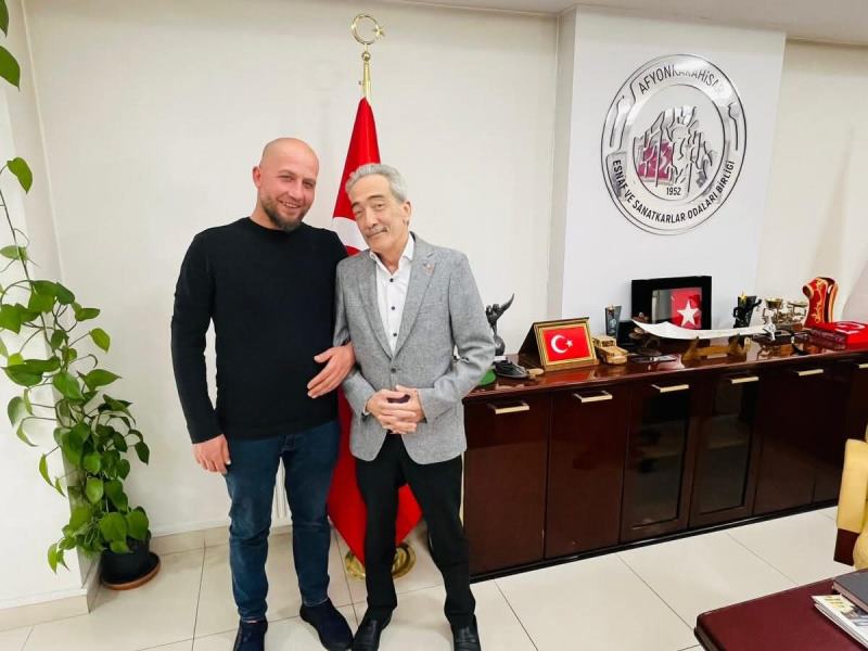 Sinanpaşa Esnafından Üstün’e Tam Destek