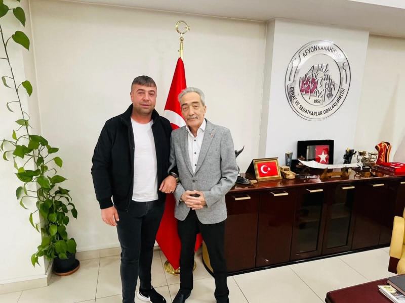 Sinanpaşa Esnafından Üstün’e Tam Destek