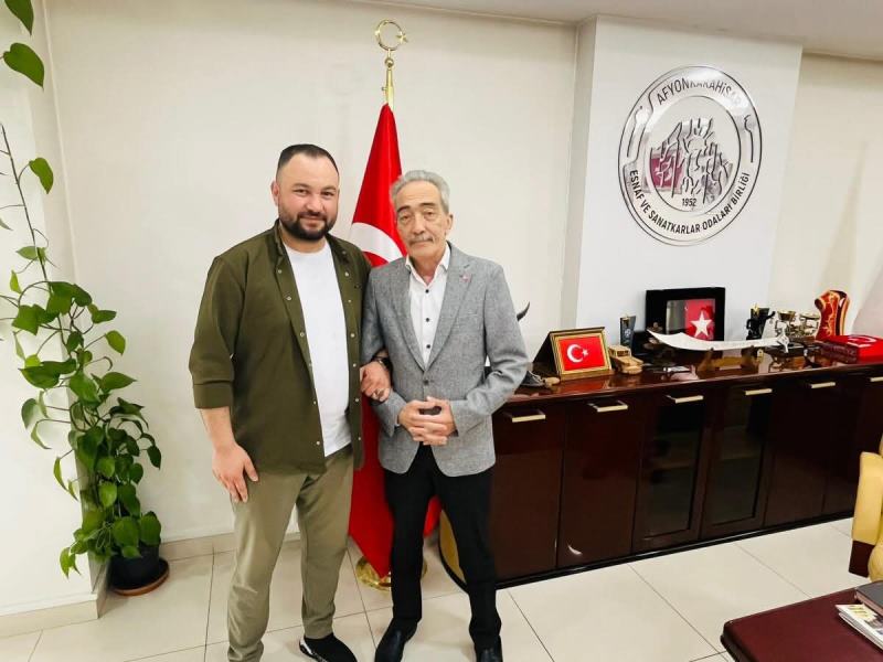 Sinanpaşa Esnafından Üstün’e Tam Destek