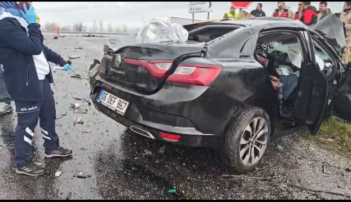 Manisa Ve Bitlis’te Feci Trafik Kazaları: 4 Ölü, 6 Yaralı