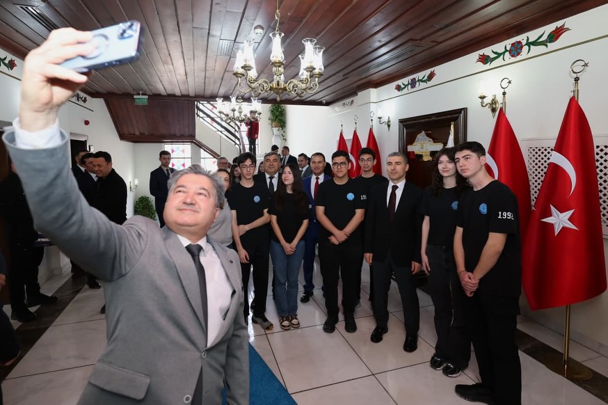 Türkiye Şampiyonu Gençler Vali Aktaş İle Buluştu