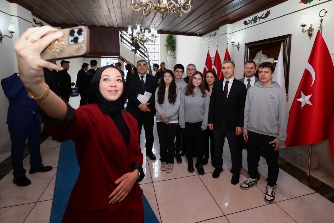 Türkiye Şampiyonu Gençler Vali Aktaş İle Buluştu