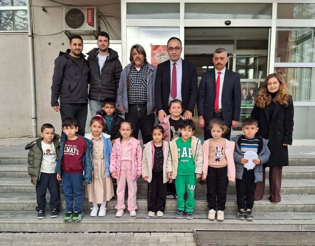 İlçe Milli Eğitim Müdürü Koçluk Ve Minik Öğrenciler Sağlık Çalışanlarını Unutmadı