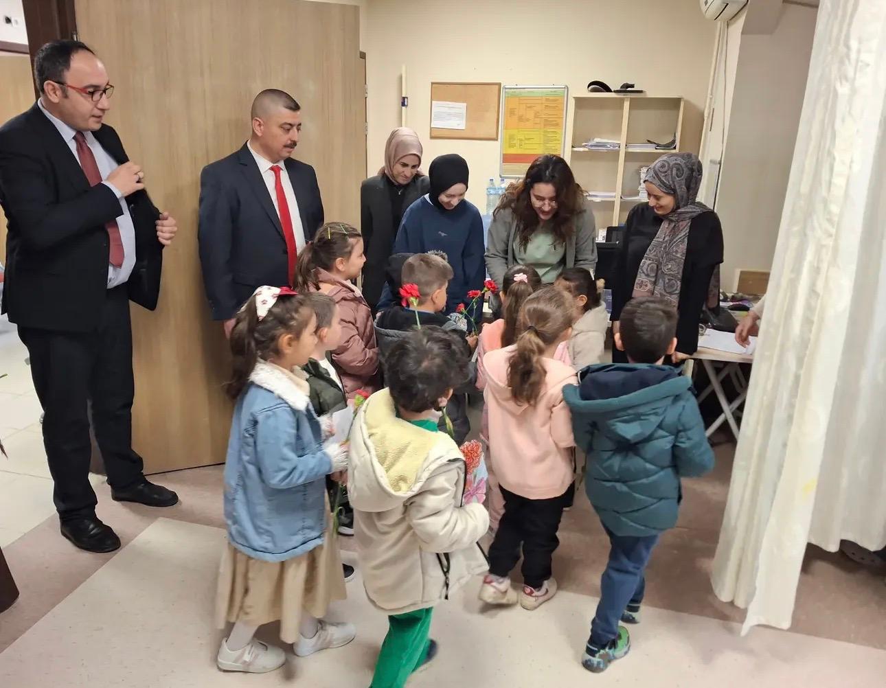 İlçe Milli Eğitim Müdürü Koçluk Ve Minik Öğrenciler Sağlık Çalışanlarını Unutmadı