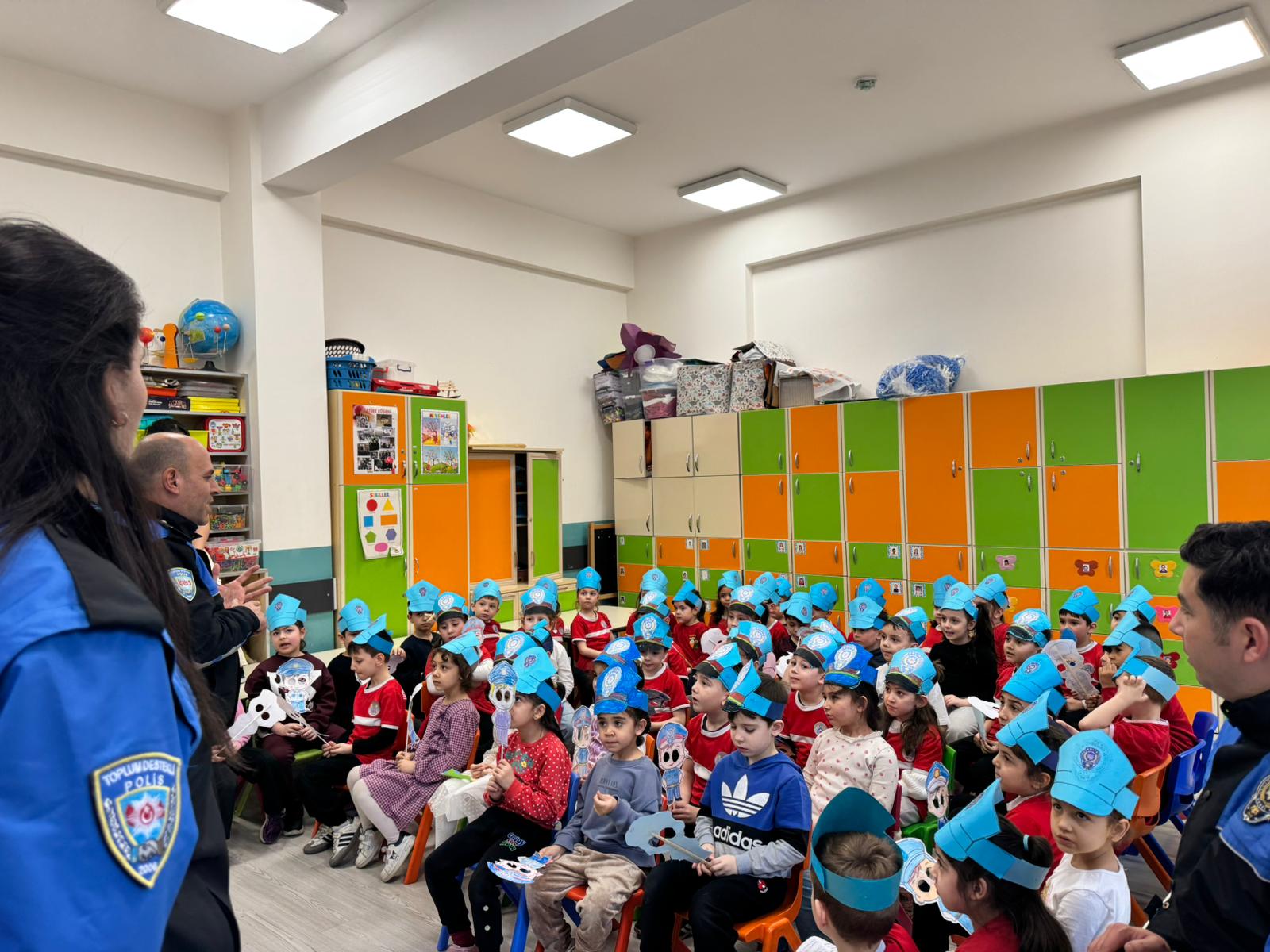 Afyonkarahisar Emniyetinden Öğrencilere Güvenli İnternet Ve Trafik Eğitimi