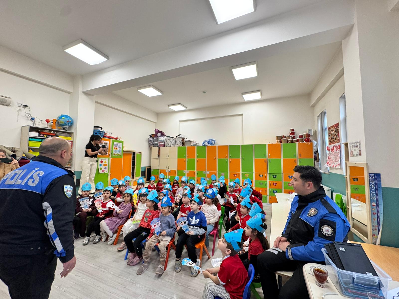 Afyonkarahisar Emniyetinden Öğrencilere Güvenli İnternet Ve Trafik Eğitimi