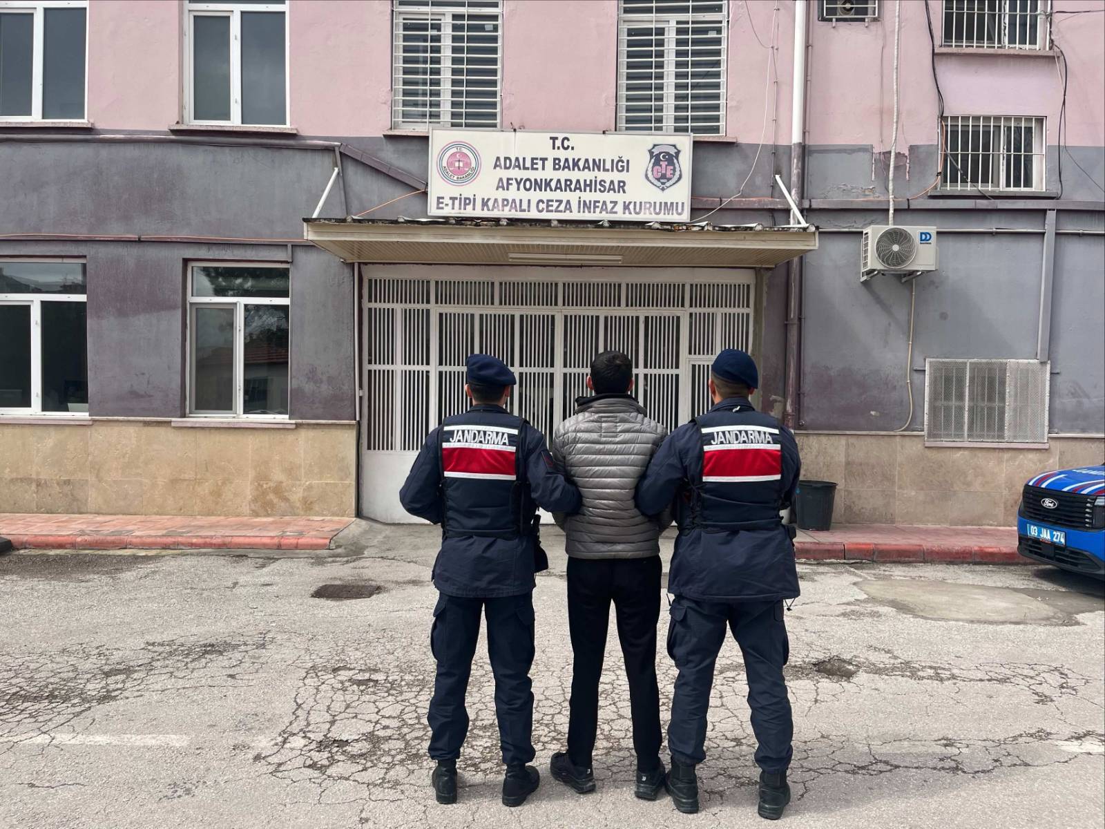 Afyonkarahisar'da Jandarmadan Kaçamadılar: Aranan 55 Şahıs Yakalandı