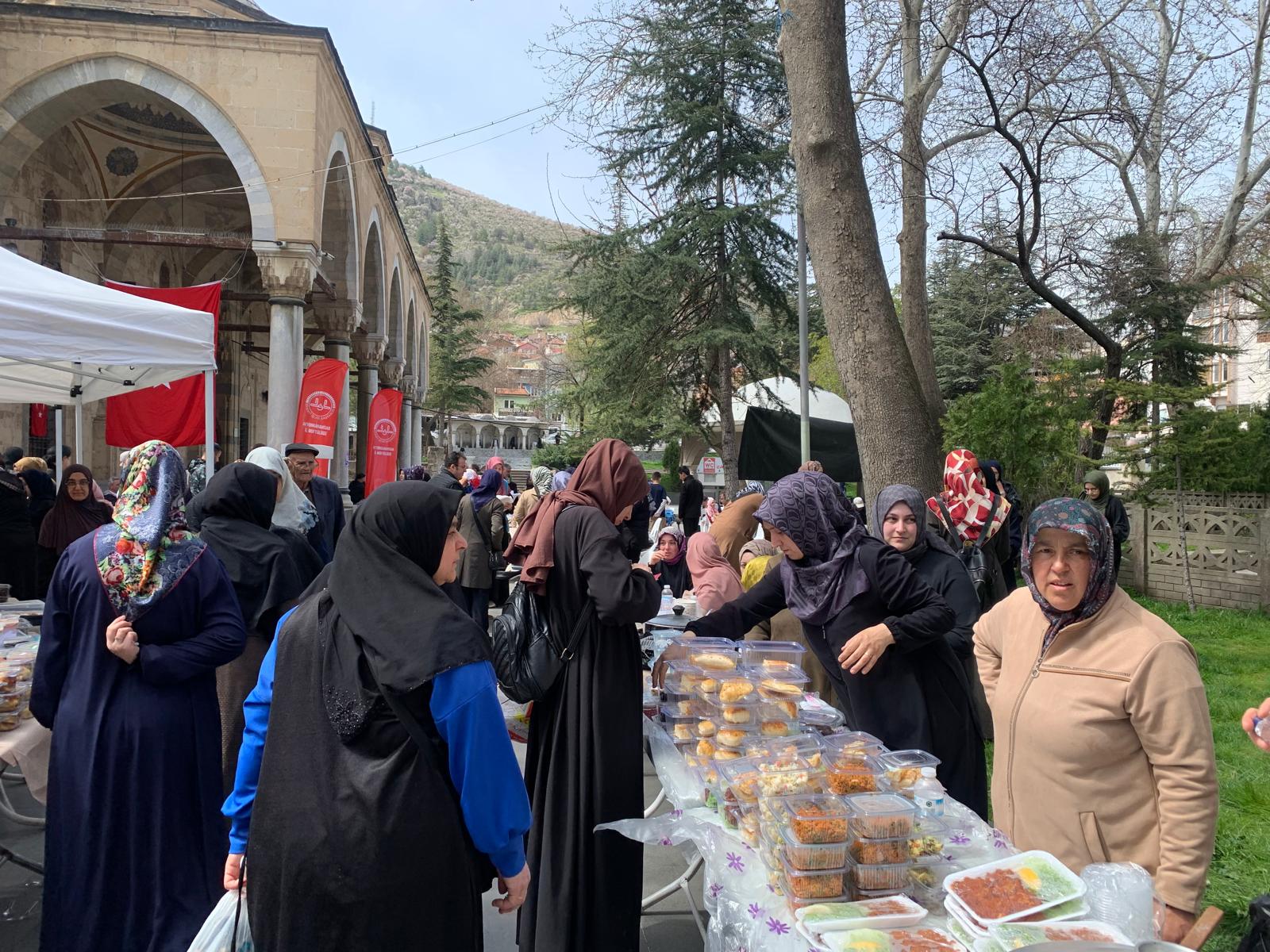 Afyonkarahisar'da “İki İnsan Bir Hayat” Hayır Çarşısı Açıldı