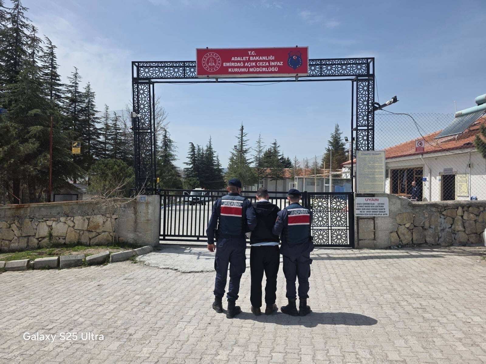 Afyon'da Jandarma Denetimleri: Bir Haftada 45 Suçlu Yakalandı