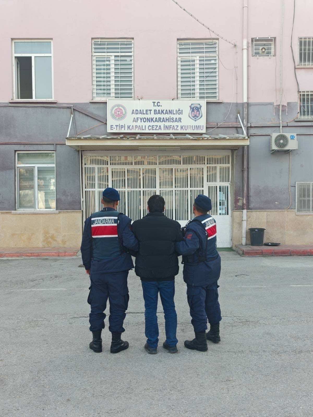 Afyon'da Jandarma Denetimleri: Bir Haftada 45 Suçlu Yakalandı
