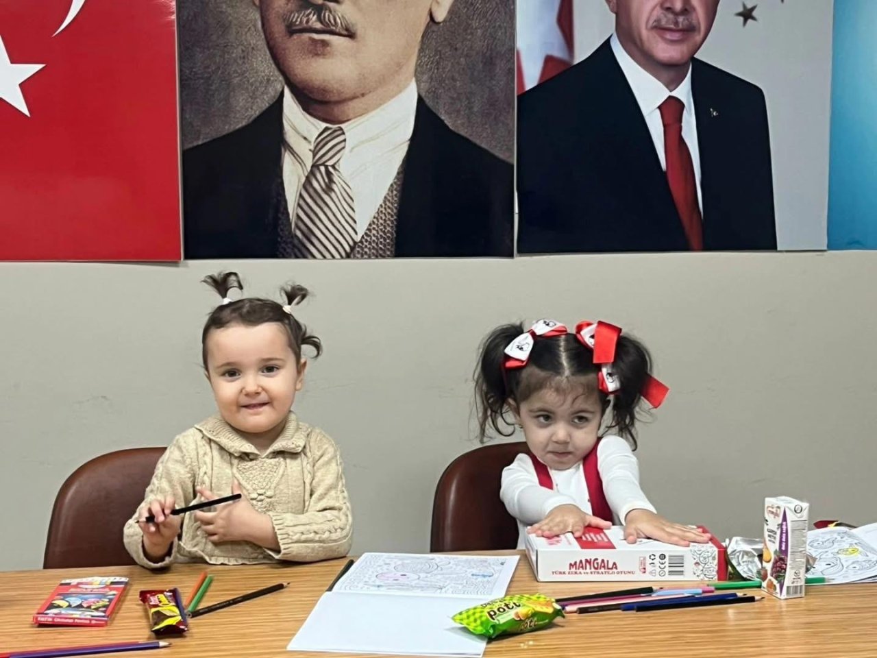 AK Gençlik’ten Tedavi Gören Çocuklara 23 Nisan Ziyareti