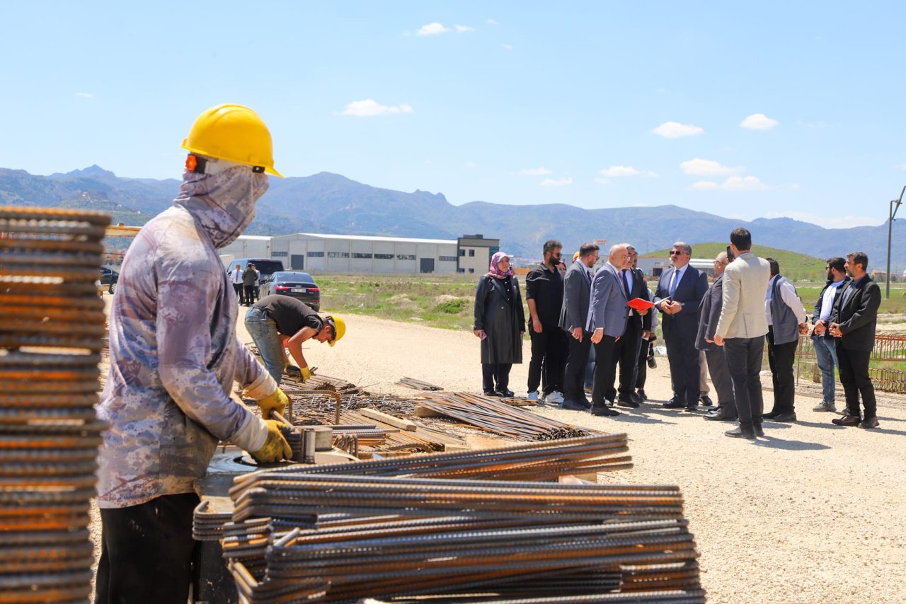 Afyonkarahisar'da 40 Milyon Liralık Okul Yatırımı: İnşaat Çalışmaları Yerinde İncelendi