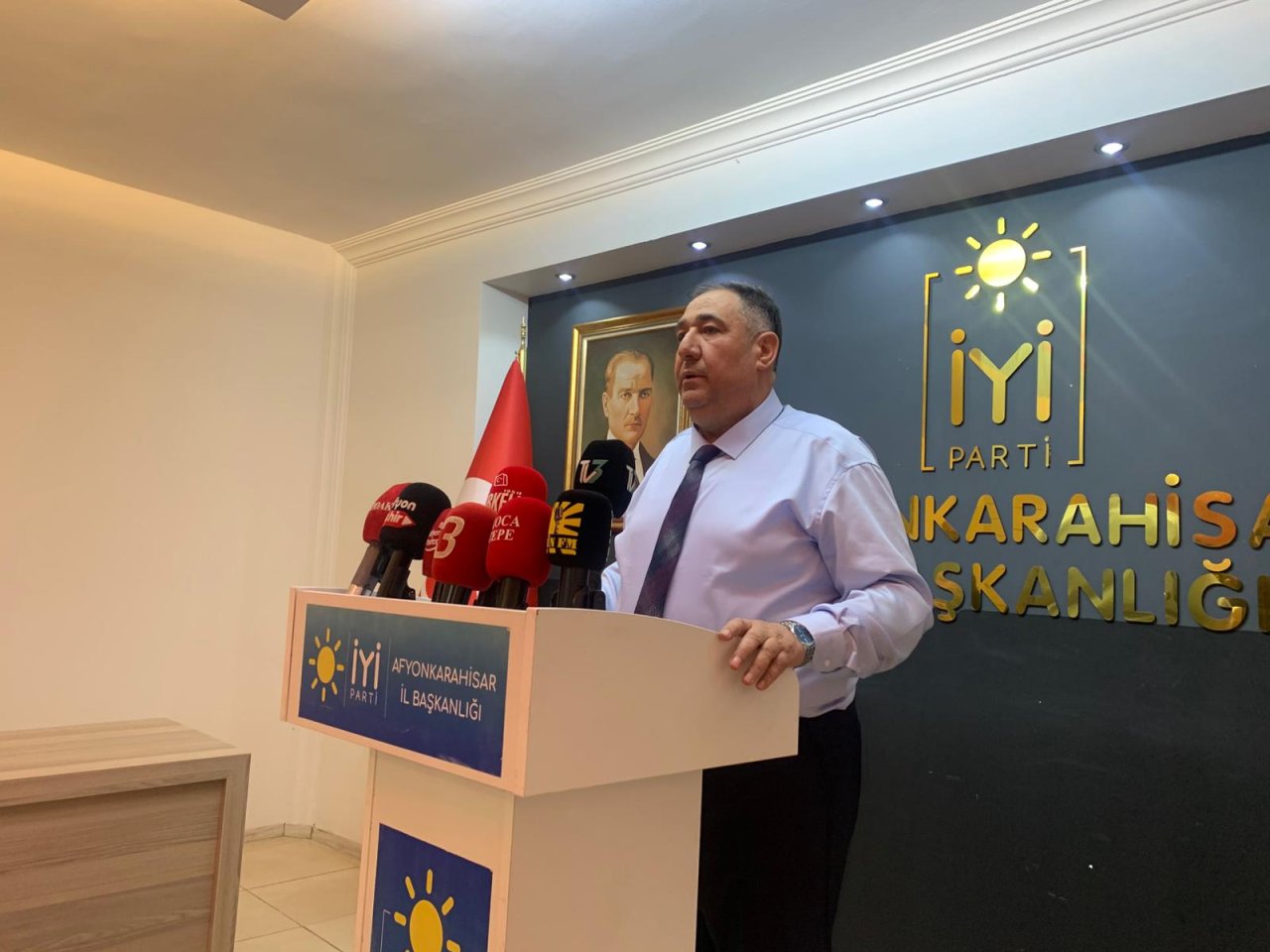 İYİ Partili Mısırlıoğlu’ndan İktidar Vekillerine Tepki: "Millet İcraat, Siz Fotoğraf Peşindesiniz!"