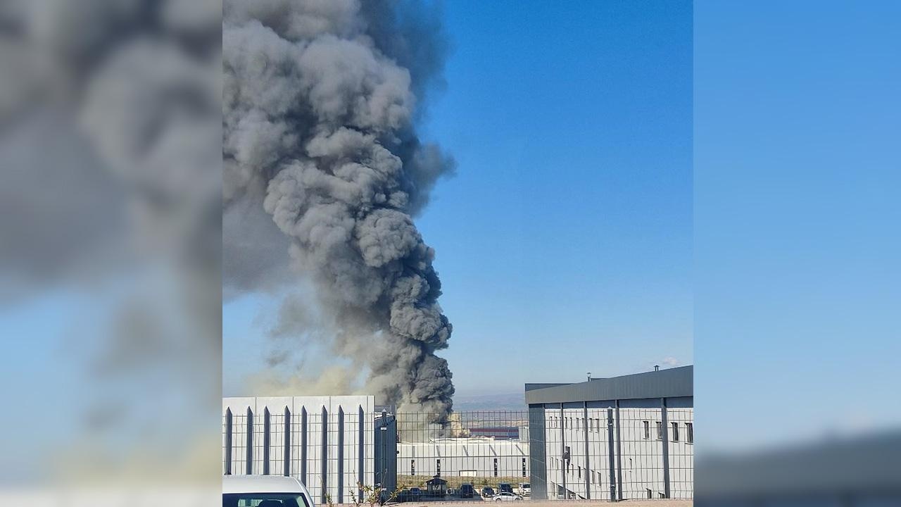 Ankara Elmadağ’da Boya Fabrikasında Korkutan Yangın!