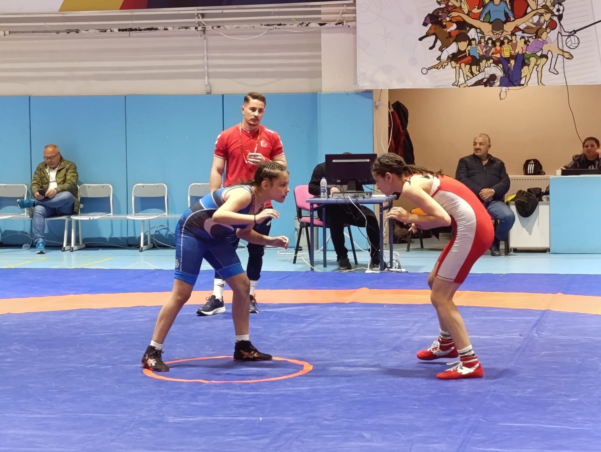 Yıldız Kızlar Güreş İl Birinciliği’nde Büyük Başarı: Maver Kemal Arsoy Ortaokulu Zirvede