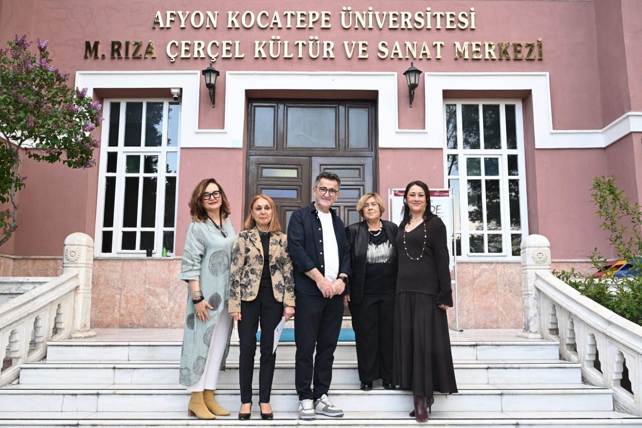 AKÜ’de Sanat Rüzgarı: Seramikten Tuvale "İz" Bırakan Buluşma