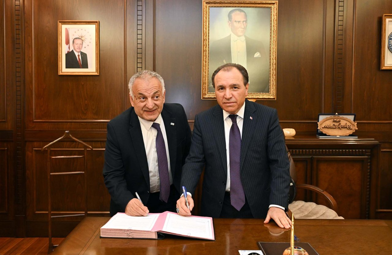 AKÜ ile Türkiye Beyazay Derneği Arasında İş Birliği Protokolü İmzalandı