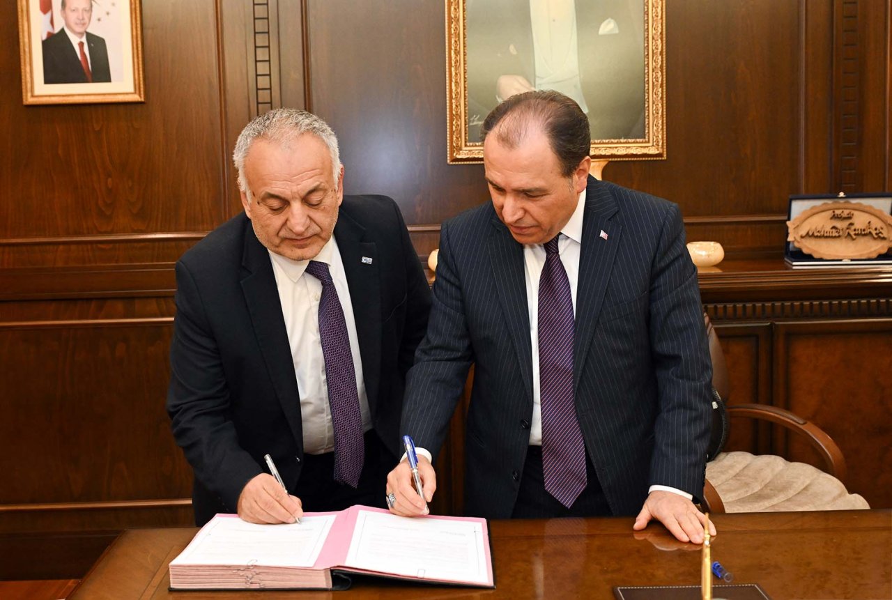 AKÜ ile Türkiye Beyazay Derneği Arasında İş Birliği Protokolü İmzalandı