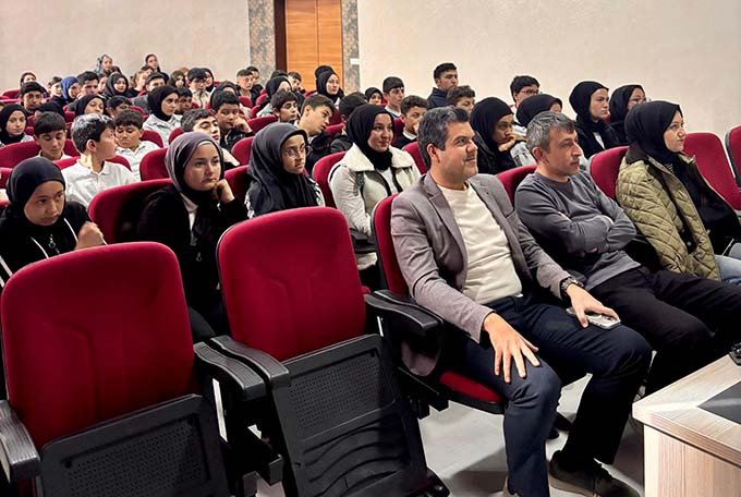 Dr. Samiye Akın Adal, TÜBİTAK Bilim Söyleşilerinde Öğrencilerle Buluştu