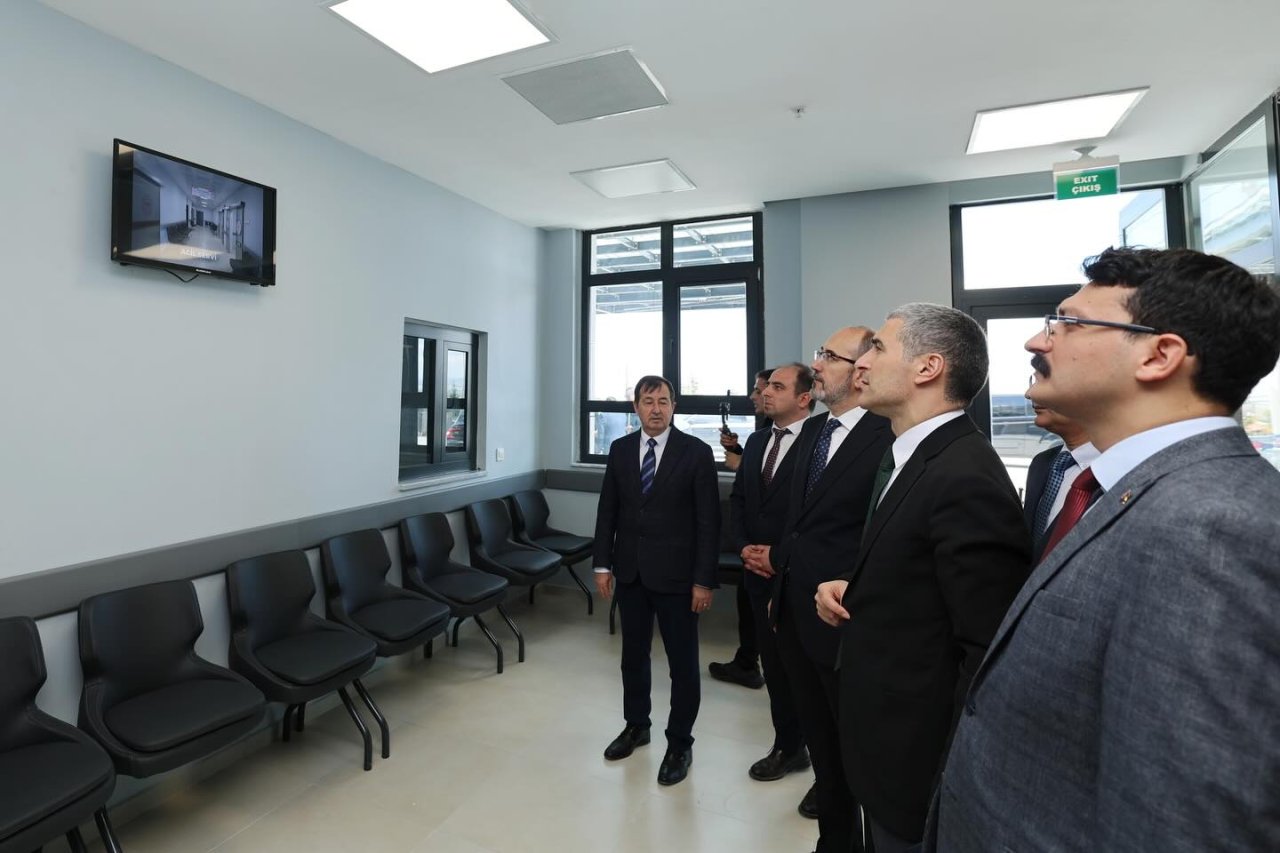 Vali Aktaş'tan Emirdağ'a Kapsamlı Ziyaret: Yatırım ve Hizmet Odaklı İnceleme