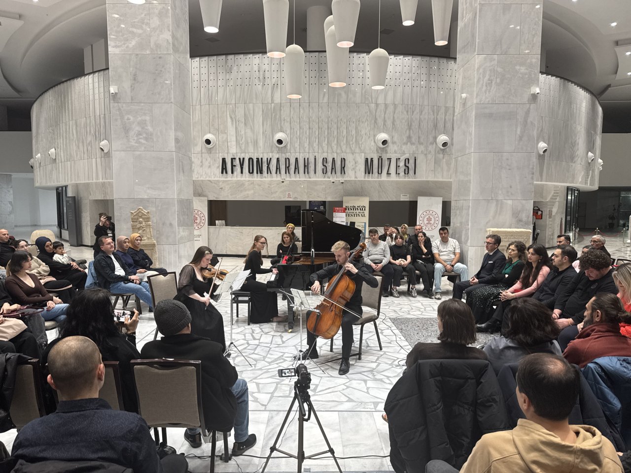 25. Afyonkarahisar Klasik Müzik Festivali'nde "Ars Essendi Üçlüsü" Konser Verdi