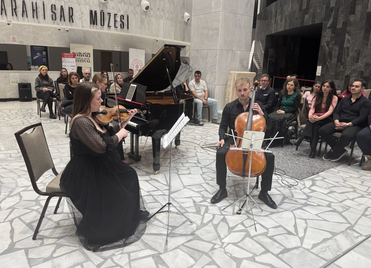 25. Afyonkarahisar Klasik Müzik Festivali'nde "Ars Essendi Üçlüsü" Konser Verdi