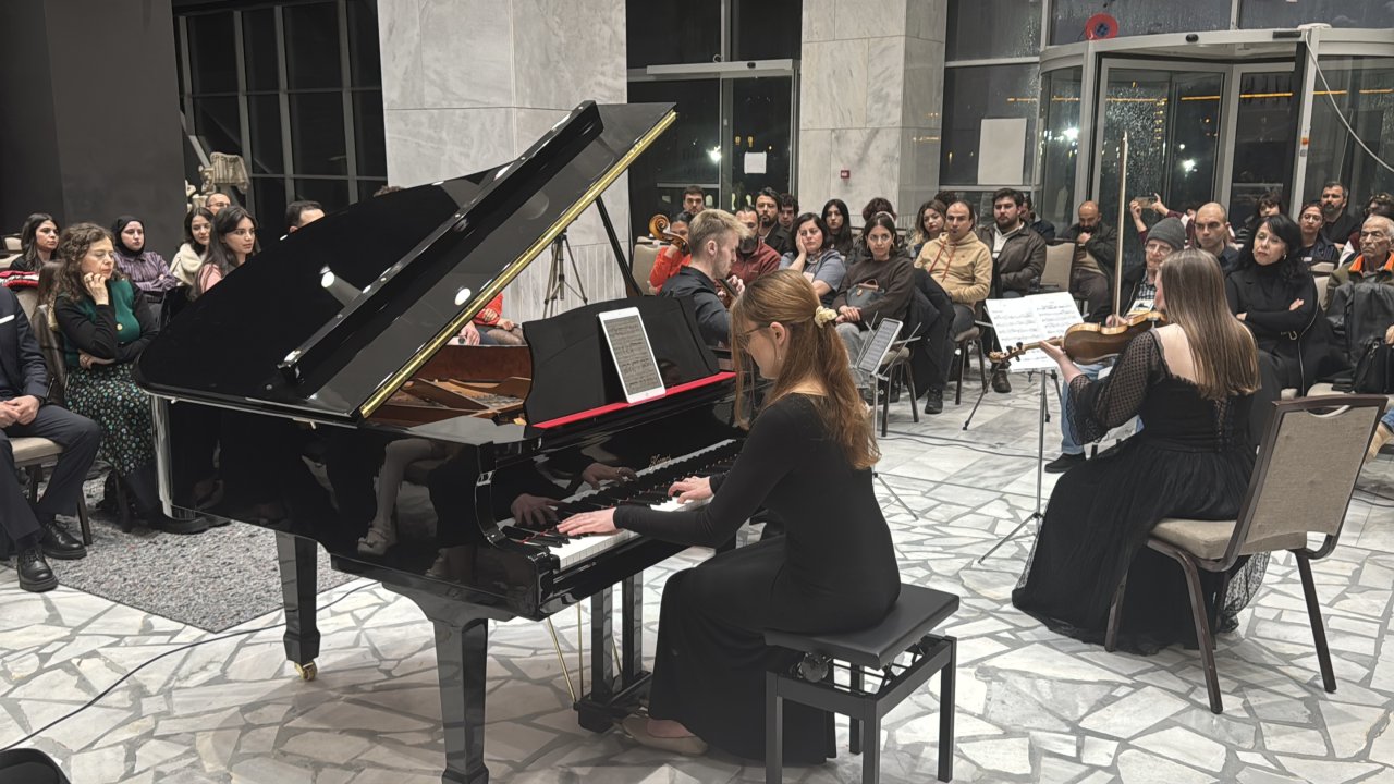 25. Afyonkarahisar Klasik Müzik Festivali'nde "Ars Essendi Üçlüsü" Konser Verdi