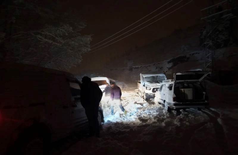 Afyon’da Araçlar Yolda Kaldı, Vatandaş Hem Şaşırdı Hem Eğlendi