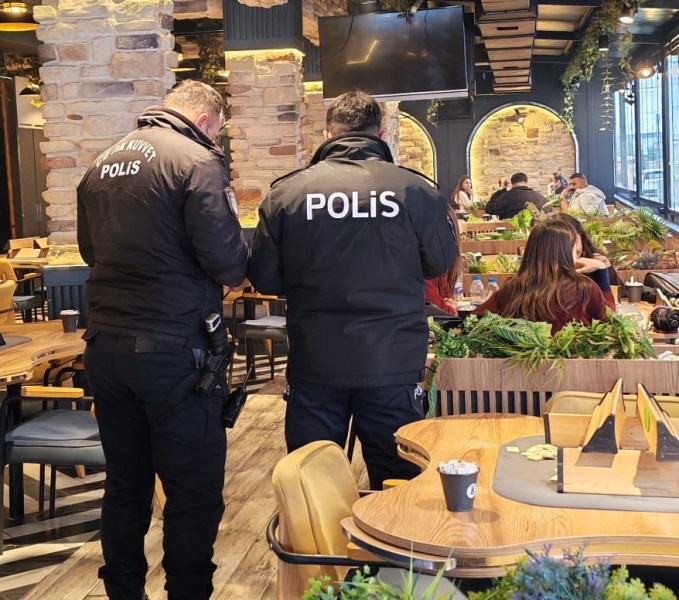 Afyon’da Okul Çevrelerine Sıkı Denetim: 180 Polis Sahada, Suça Geçit Yok