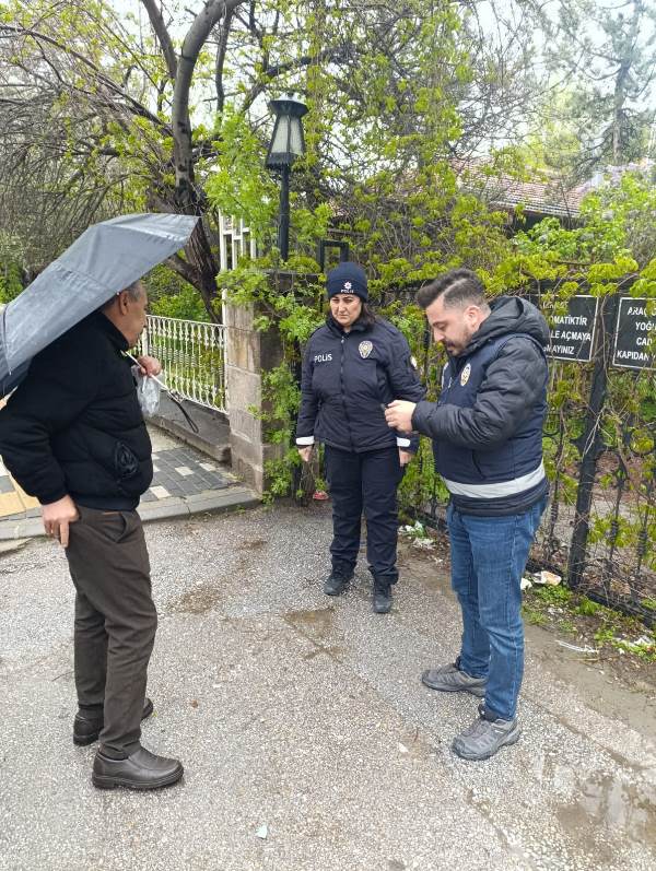 Afyon’da Okul Çevrelerine Sıkı Denetim: 180 Polis Sahada, Suça Geçit Yok