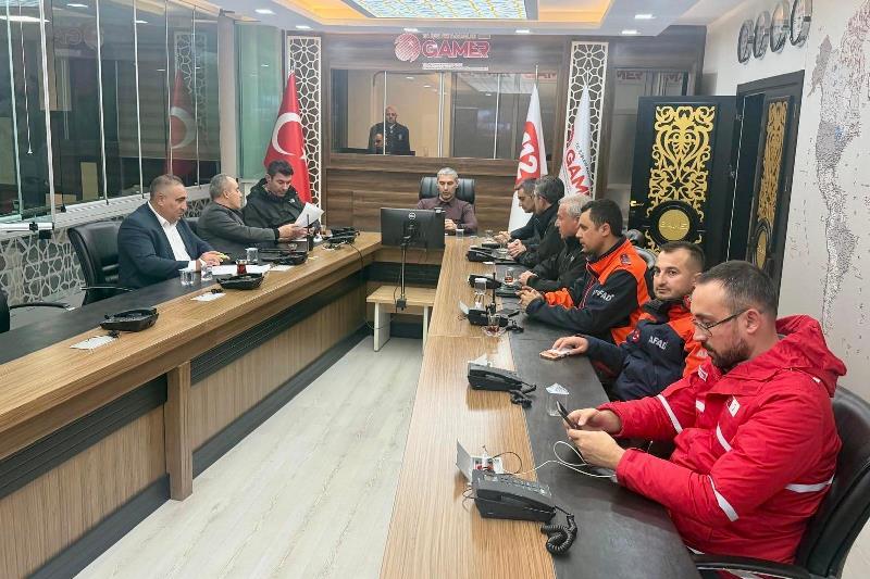 Afyonkarahisar’da Ekipler Sabaha Kadar Sahadaydı