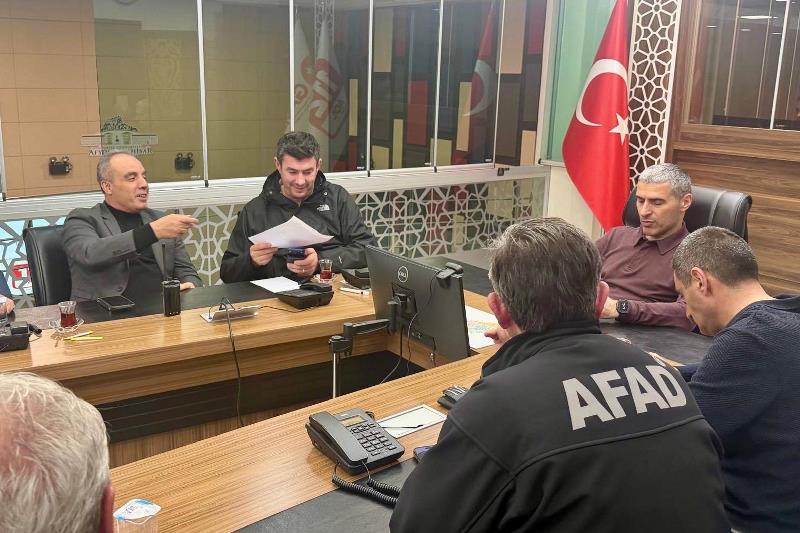 Afyonkarahisar’da Ekipler Sabaha Kadar Sahadaydı