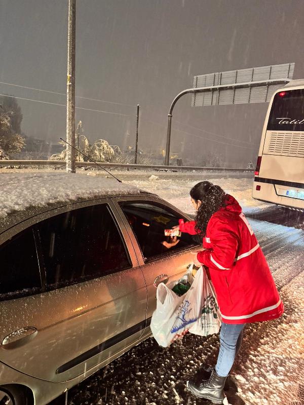 Afyonkarahisar’da Ekipler Sabaha Kadar Sahadaydı