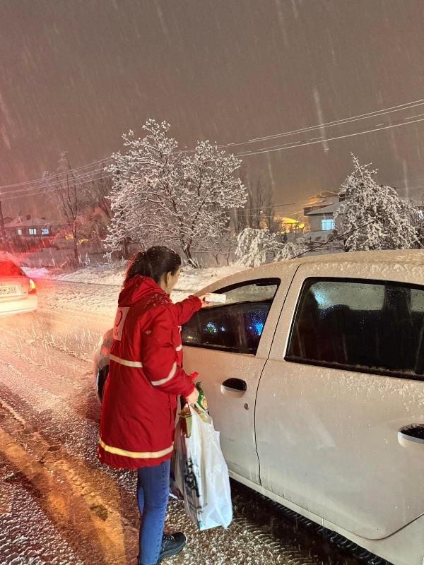 Afyonkarahisar’da Ekipler Sabaha Kadar Sahadaydı