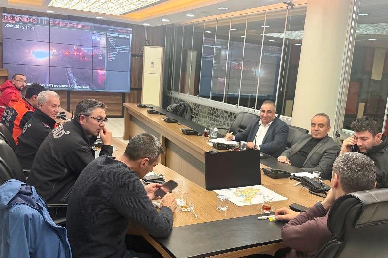 Afyonkarahisar’da Ekipler Sabaha Kadar Sahadaydı